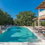 Villa With Private Pool In Paradise -