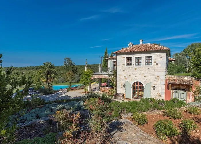 With Private Pool In Paradise - Vila